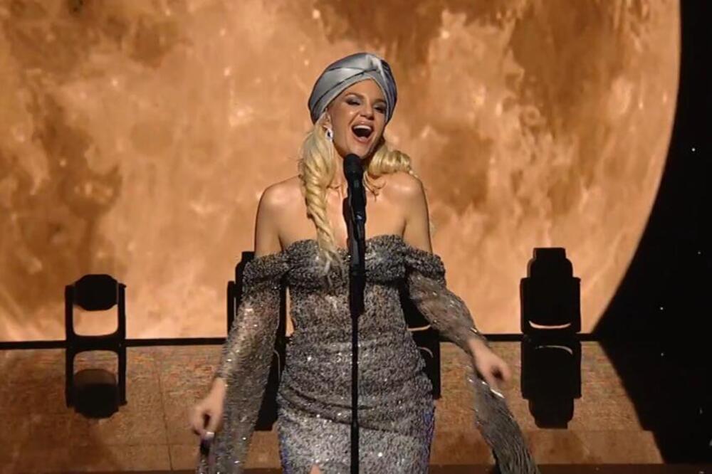 TUŽNO DO BOLA! LENA KOVAČEVIĆ POSVETILA PESMU POKOJNOJ MAJCI: Muk na RTS-u, svi su u SUZAMA