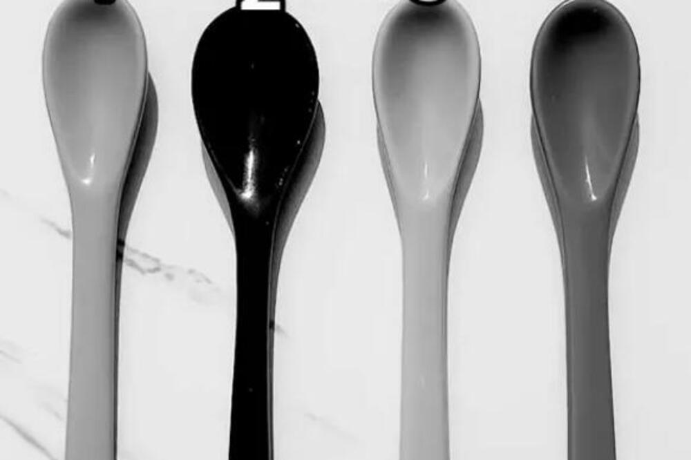 KOJA OD OVIH KAŠIKA JE CRVENA? Samo NAJBISTRIJI UMOVI će uspeti da POGODE (VIDEO)