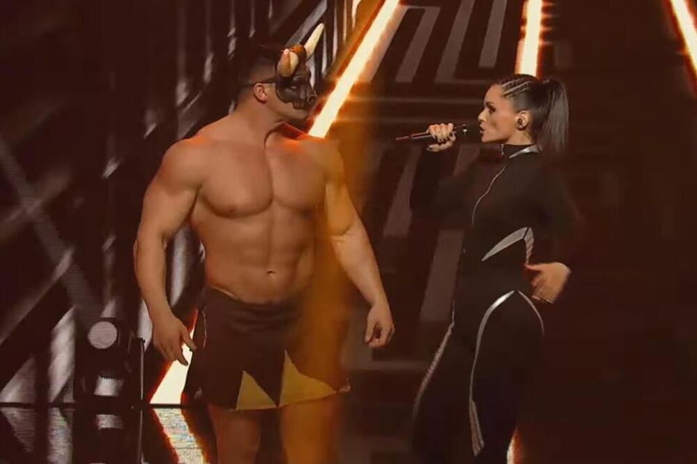 ZAMASKIRANI FRAJER KAO OD STENE ODVALJEN UŠETAO U RTS I NAPRAVIO KOLAPS: Dobar kao dobar dan, IZUVA IZ CIPELA