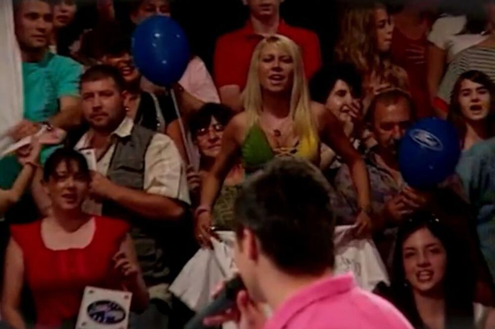 DANAS JE OMILJENA VODITELJKA PINKA, A NEKADA NAVIJALA IZ PUBLIKE: Nije Jovana Jeremić, ali jeste JAKA PLAVUŠA, HIT