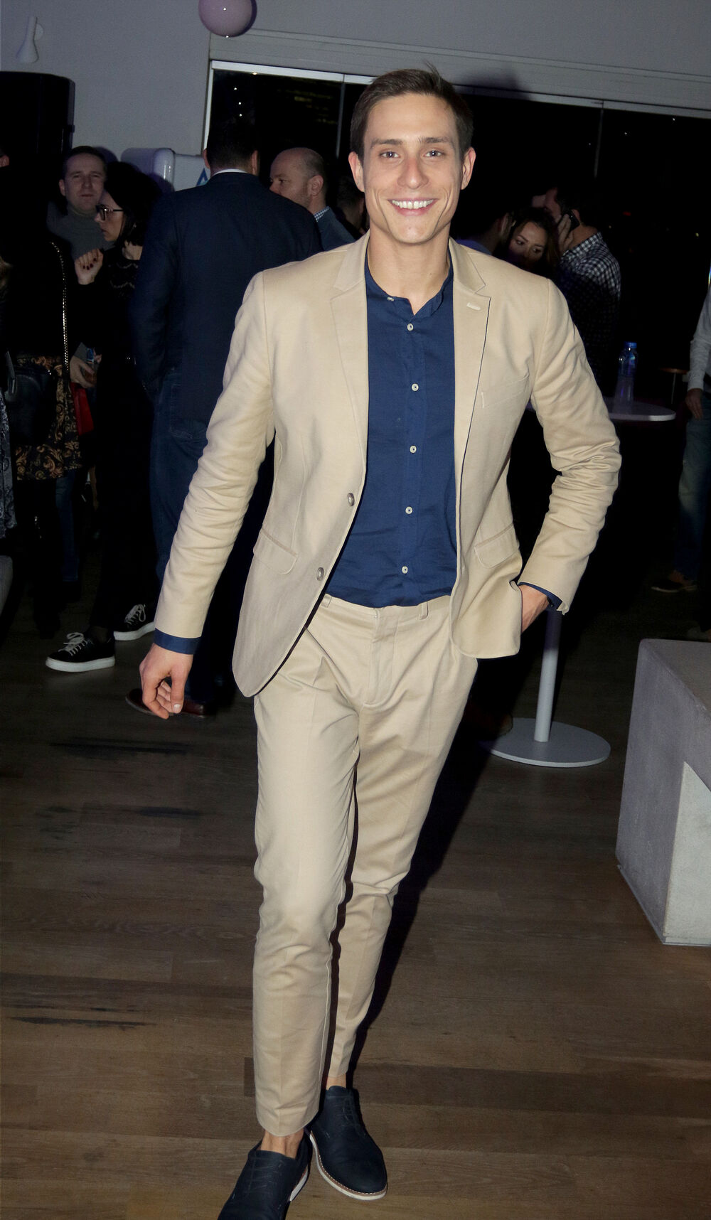 Glumi jezavršio u klasi glumice Mirjane Karanović