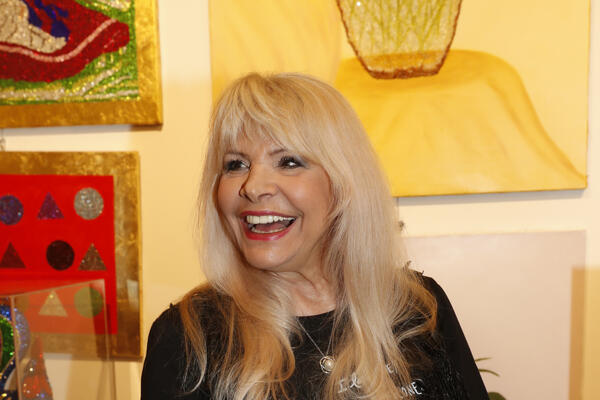 HANKA PALDUM JE VAŽILA ZA PRAVU LEPOTICU, A TEK DA JOJ VIDITE ĆERKU: Mnogi kažu da liče, bićete OČARANI ovom ženom