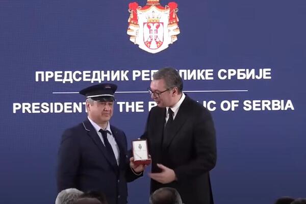 ZA 9 SEKUNDI SPASIO 50 ŽIVOTA: Mašinovođa iz Subotice sprečio tragediju pa odlikovan MEDALJOM ZA HRABROST