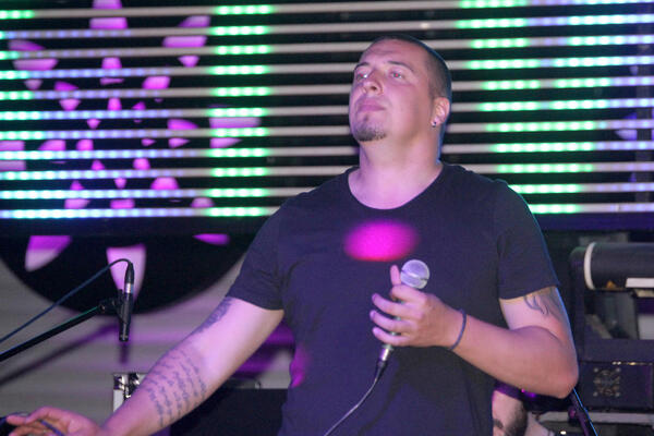 PEVAČ PRIZNAO DA JE IMAO AVANTURE SA UDATIM ŽENAMA, A EVO ŠTA JE BILO SA MUŽEVIMA: Njegov LJUBAVNI ŽIVOT intrigira