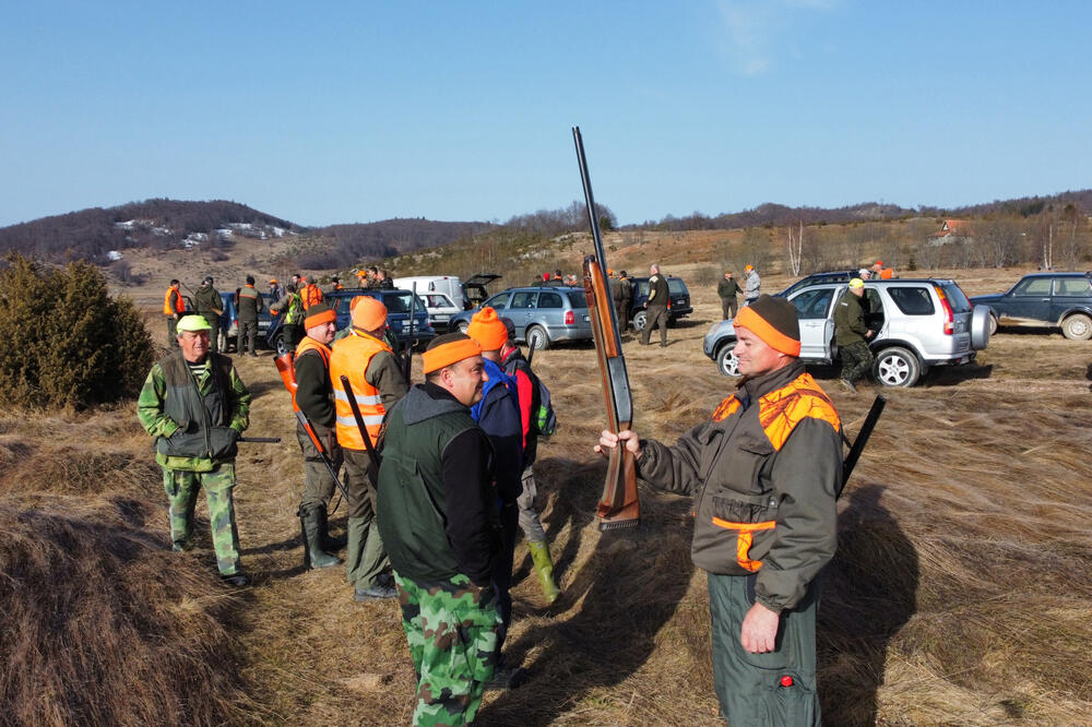OPSADNO STANJE KOD IVANJICE: Počela hajka na OPASNOG PREDATORA koji vreba iz šuma, meštani PESTRAVLJENI! FOTO