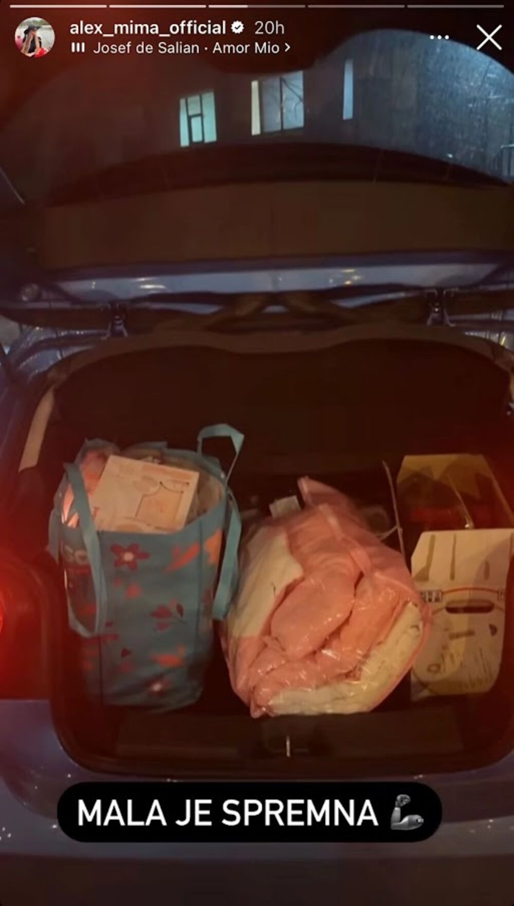 Sada je pokazala gepek pun stvari