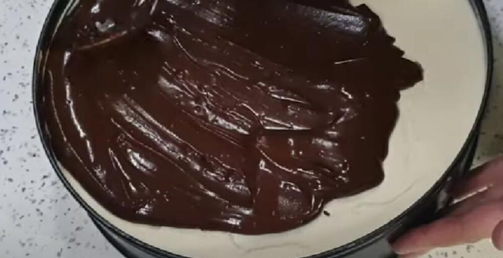 Crna čokolada preko bele čokolade