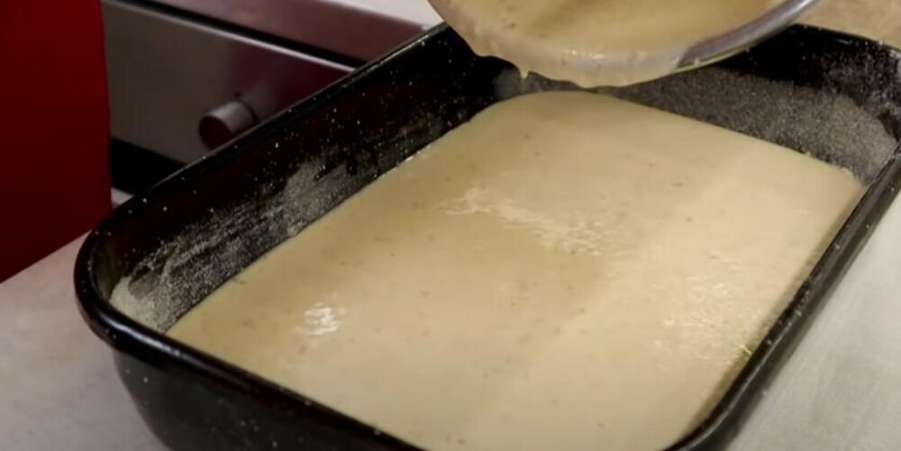 Kora za kolač sa medom, čokoladom i orasima u plehu