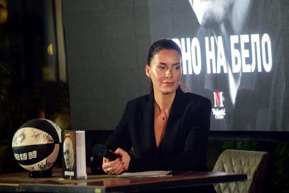 Marija Kilibarda blista u drugom stanju: Voditeljka sve oduševila stajlingom, u prvom planu trudnički stomak...