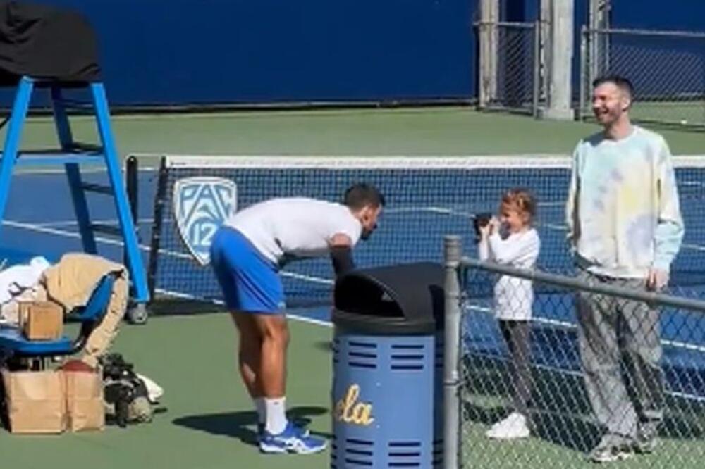 TARA SNIMALA NOVAKA NA TRENINGU: Đoković oduševljeno stao i pozirao naslednici (VIDEO)