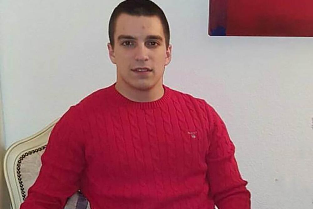 "TATA JE IMAO SAMO JEDNO PITANJE U PORODILIŠTU": Janko (27) je danas TEK 7. PUT u ŽIVOTU proslavio ROĐENDAN!