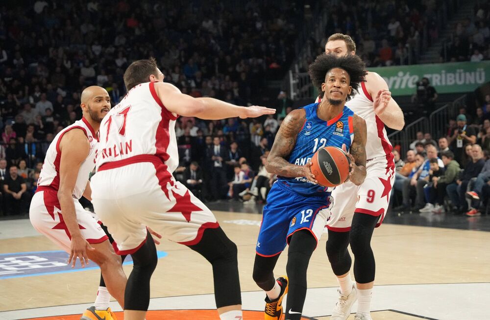 Vil Klajburn na utakmici Anadolu Efesa i Olimpije Milano