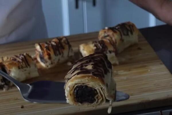 POSNA ČOKOLADNA ŠLJIVOPITA SA KORAMA OD BAKLAVE: Pravi se od samo par sastojaka, idealna za USKRŠNJI POST (RECEPT)