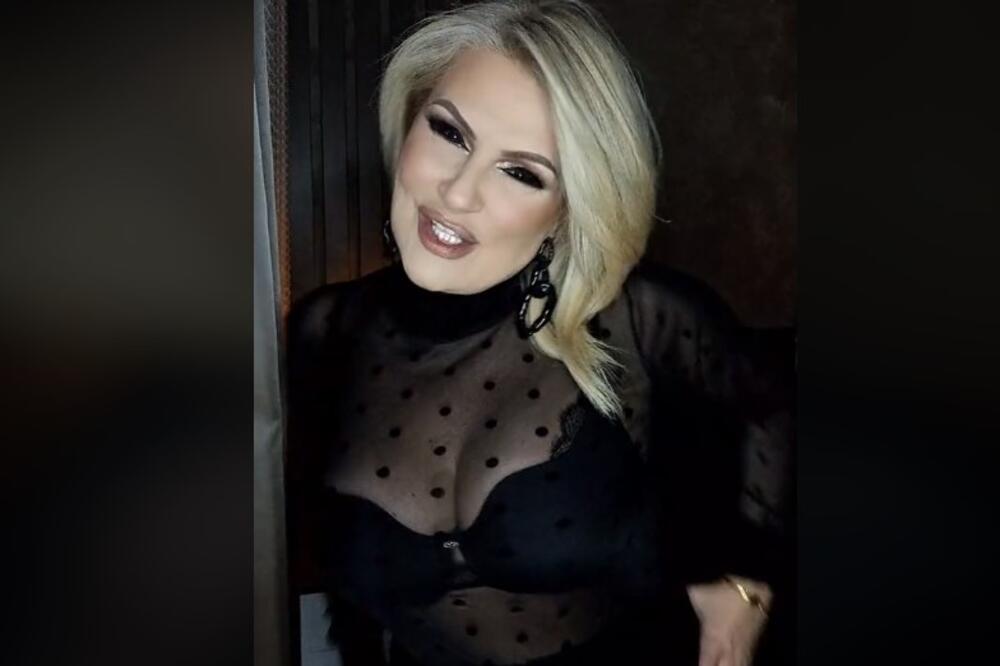 SNIMAK APOTEKARKE ANE U KOJEM SE UVIJA BACA U TRANS: Crni BRUSHALTER samo ŠTO NE PUKNE, koliko JE SAMO VRELA! VIDEO