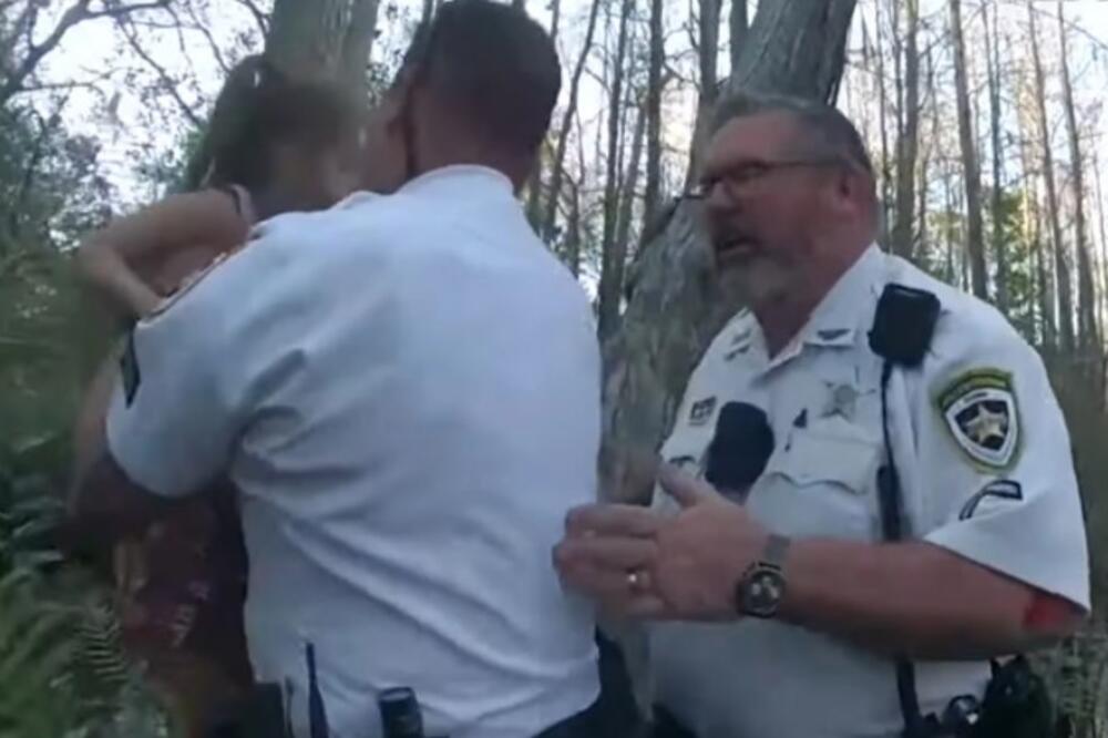 RODITELJI PRIJAVILI NESTANAK ĆERKE (5): Nađena u MOČVARI, policajci je SPASILI, tu je i SNIMAK (VIDEO)