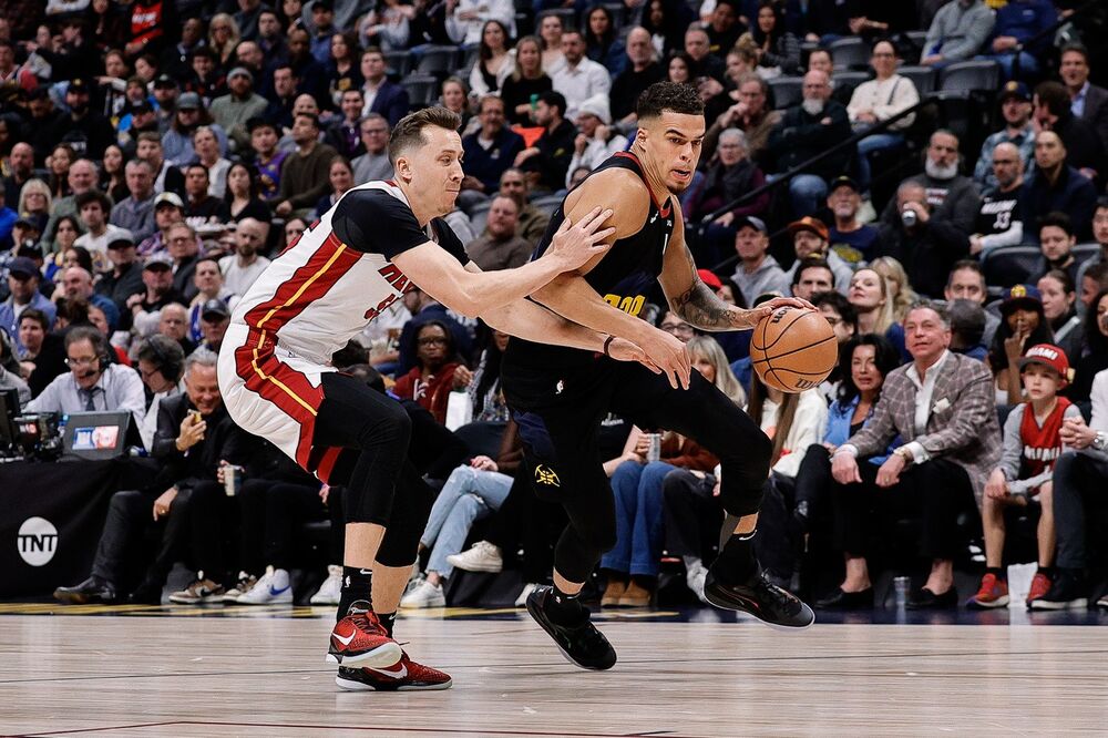 Duel Dankana Robinsona i Majkla Portera Džuniora na utakmici Denver Nagetsa i Majami Hita