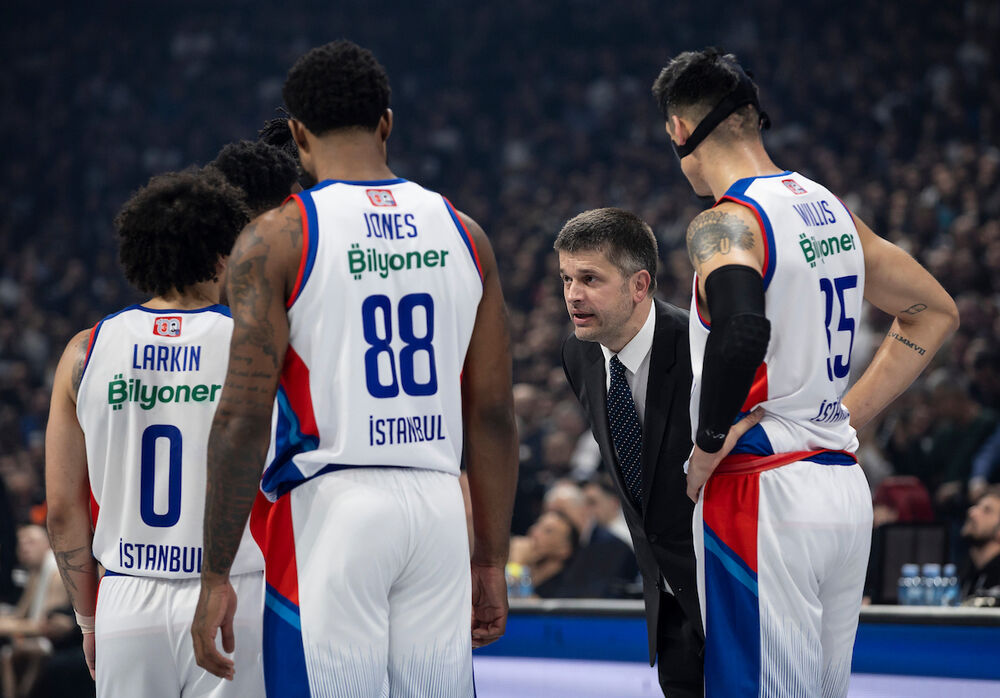 Mijatović sa igračima Efesa