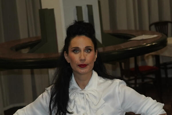 OVAKO IZGLEDA KONSTRAKTIN MUŽ, DO SADA GA NIKADA NISTE VIDELI U JAVNOSTI: A tek kad budete čuli njegovo OBRAZOVANJE