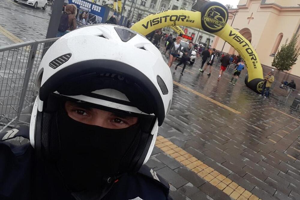 ULETEO U PLAMEN DA SPREČI TRAGEDIJU: Policajac Duško zbog JUNAČKOG PODUHVATA nagrađen MEDALJOM ZA HRABROST