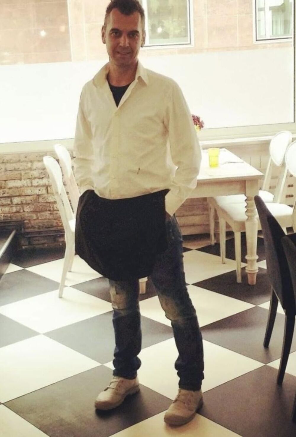 Dok je radio kao konobar