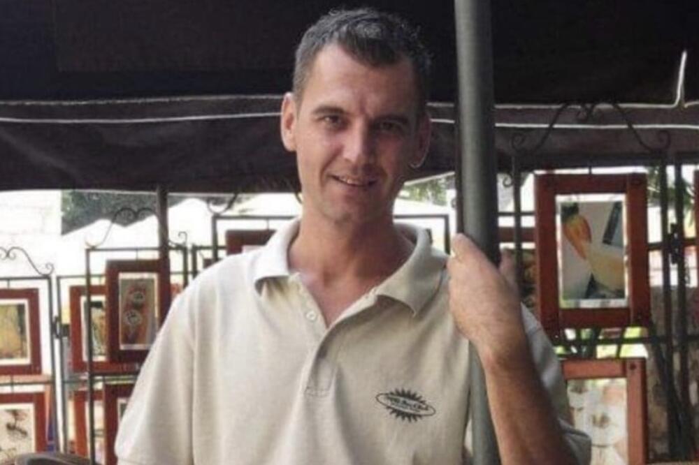 13 FOTOGRAFIJA KOJE SRPSKA JAVNOST NIKADA NIJE VIDELA: Nekada bio KONOBAR, a danas OMILJENI VODITELJ sa PINKA, ŠOK