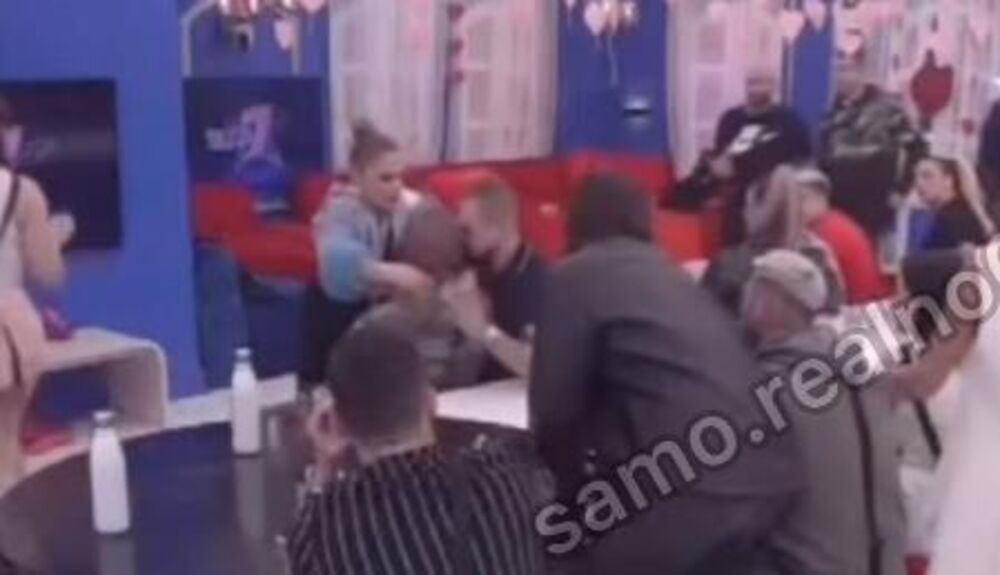 Uroš Rajičić nasrnuo na Nikolu Lakića