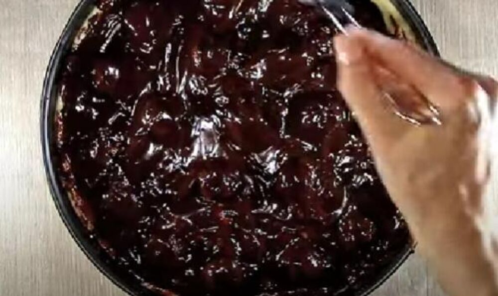 Čokolada preko kolača 'dugme'