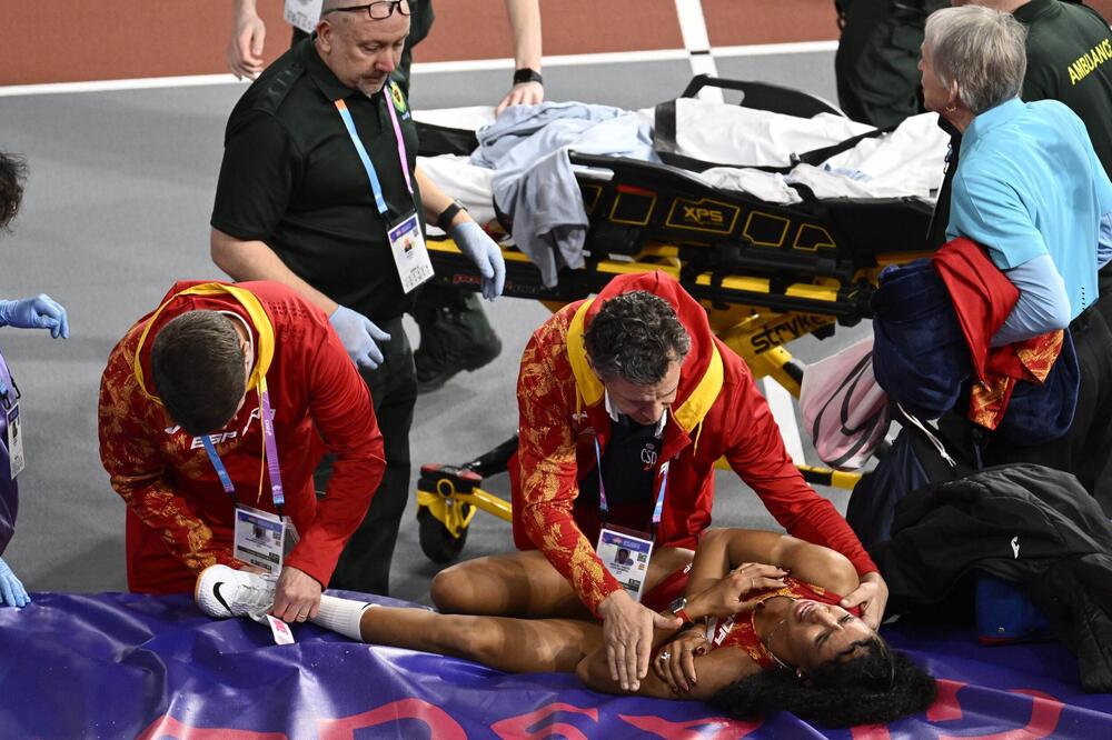 HOROR TOKOM SP: Poznata atletičarka KOLICIMA izvedena iz hale! (FOTO+VIDEO)