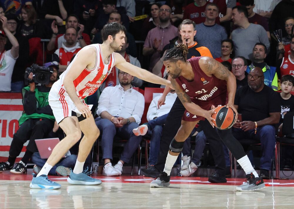 KK Bajern Minhen, KK Crvena zvezda, Evroliga, Devin Buker, Majk Tobi