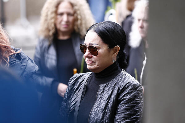 SAHRANJEN BRAT ZLATE PETROVIĆ: Ispraćen je uz ZVUKE HARMONIKE, veoma POTRESNO