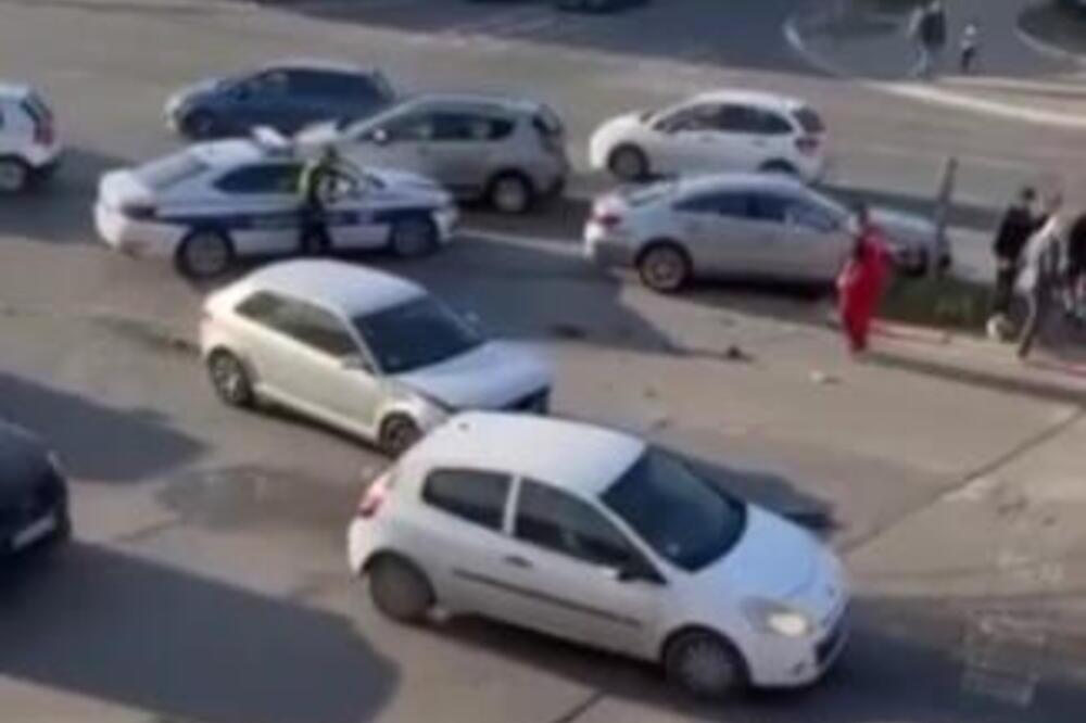 ŽESTOKO ČUKANJE NA NOVOM BEOGRADU: Saobraćaj u KOLAPSU, Hitna na licu mesta