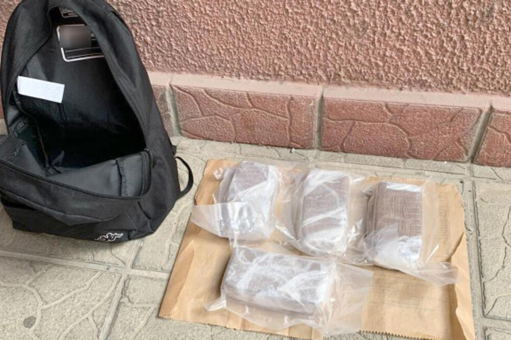 U RANCU DRŽAO DVA KILOGRAMA HEROINA I NOVAC: Policija uhapsila Novosađanina (51)