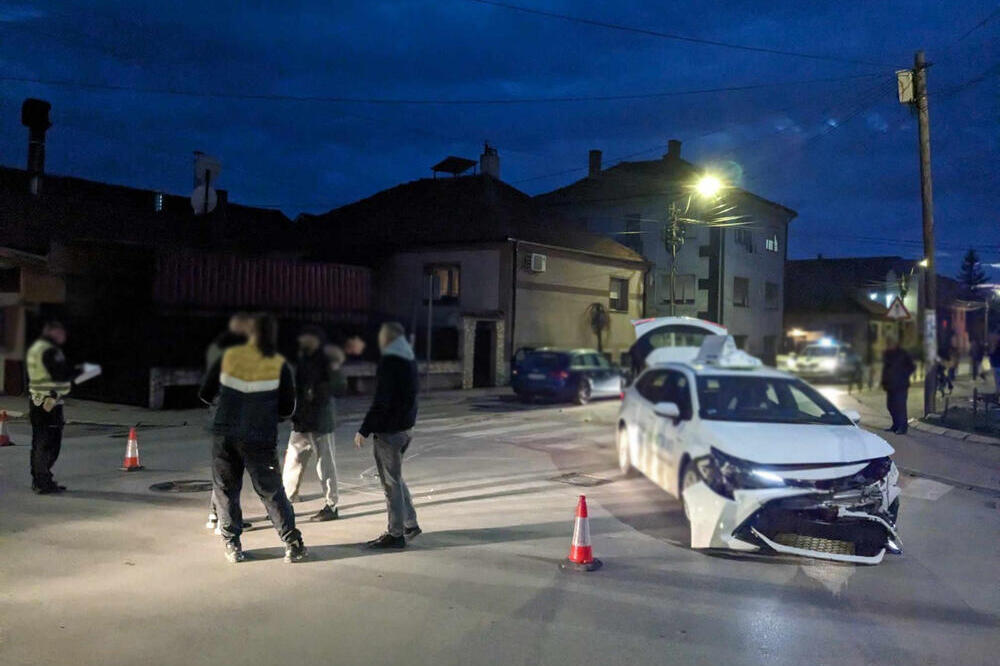 TEŠKA NESREĆA U LESKOVCU, TRUDNICA KRENULA DA SE PORAĐA PA DOŽIVELA UDES: Vozila uništena (FOTO)