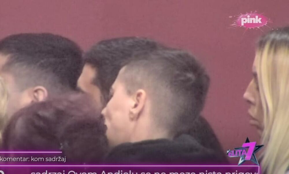 Bojana Pavlović sluša razgovor Anđele i njenih roditelja