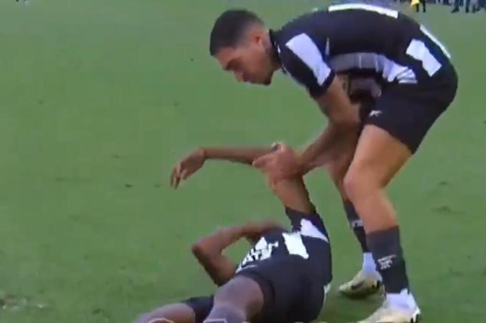 MA, DA LI JE MOGUĆE? Svog saigrača je VUKAO po terenu i obrisao PATOS njime? (VIDEO)