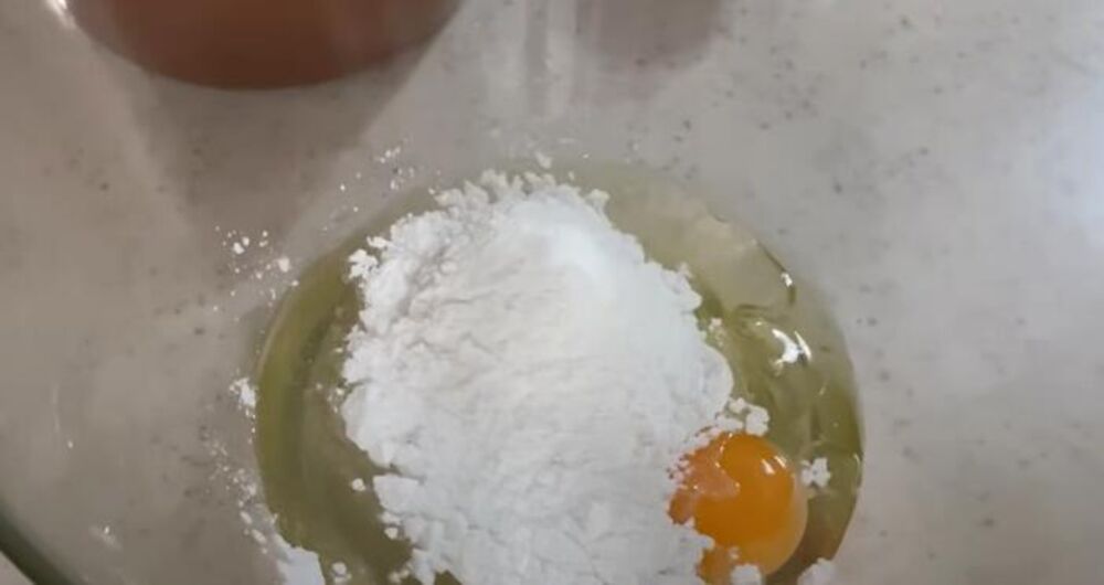 Brašno i jaja u činiji