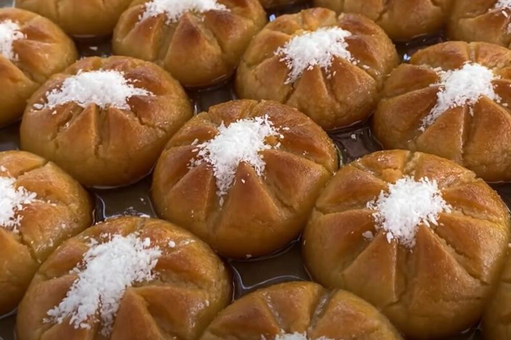 NAJLEPŠA POSLASTICA SA GRIZOM I ORASIMA: Turski kolač "šekerpare" - osvaja na prvi zalogaj, sočan i preukusan