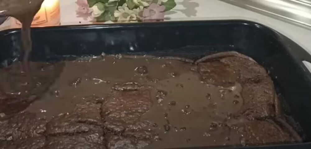 Preliv preko mađarskog kolača 'slatki somot'