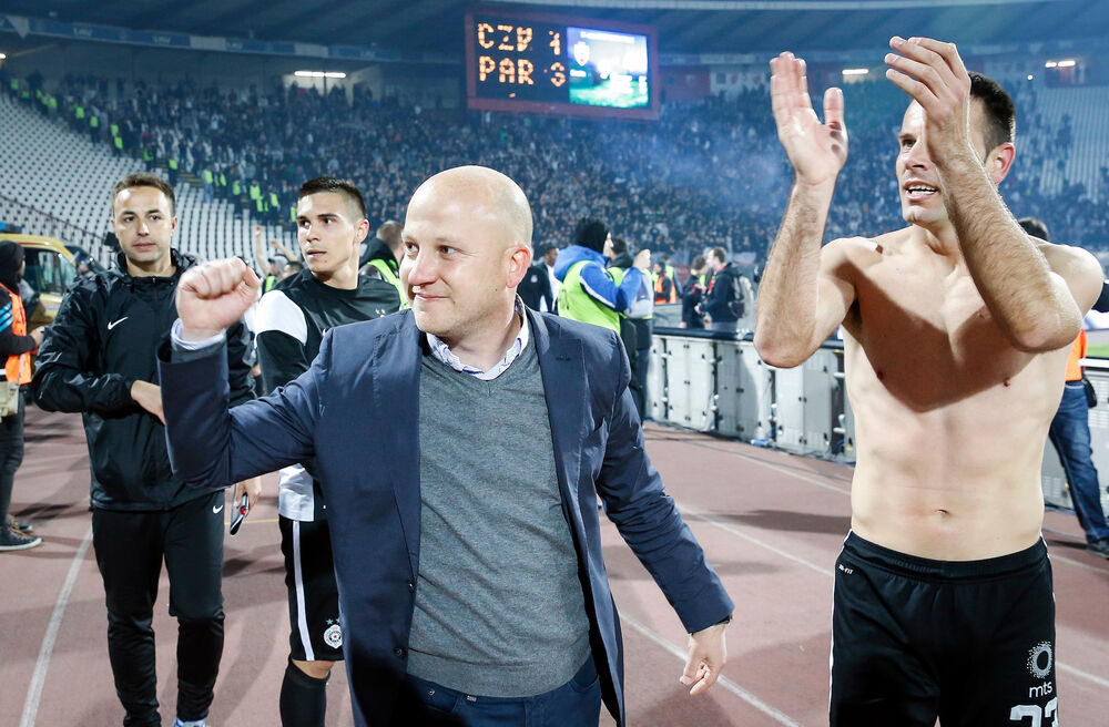 Marko Nikolić i Bojan Ostojić pozdravljaju Grobare