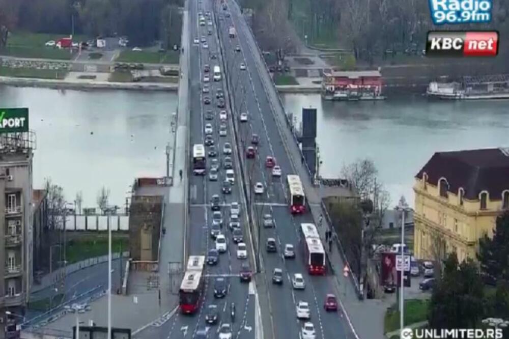 NA PANČEVCU NEMA GDE ŠIBICA DA PADNE, GAZELA JEDVA PROHODNA: Jedino ovaj DEO GRADA je PRAZAN (FOTO)