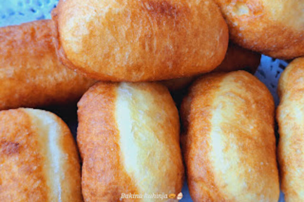 OVO JE RECEPT ZA NAJUKUSNIJE DOMAĆE UŠTIPKE SA AJVAROM I SIROM: Baka Jela podelila STARISNKU PRIPREMU, tope se