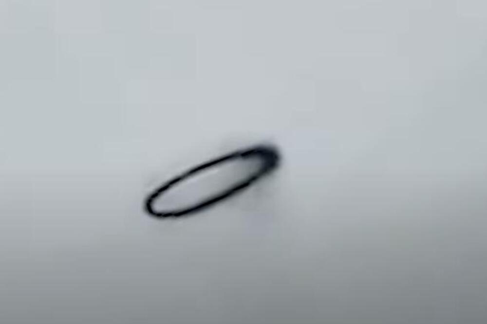 MISTERIOZNI CRNI PRSTEN SE POJAVIO NA NEBU, LJUDI U NEVERICI ZBOG ONOG ŠTO VIDE: Tvrde da su VAZEMALJCI, odgledajte