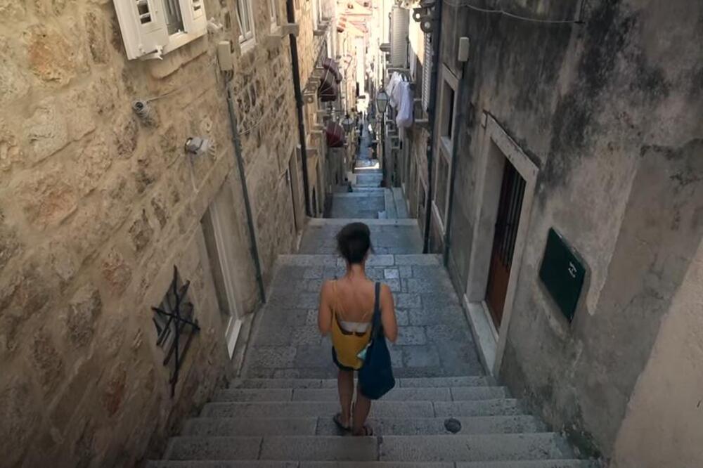 BIVŠE ODMARALIŠTE ZA VOJNU ELITU JNA NA JADRANU DANAS BUDI JEZU U KOSTIMA: Sam TITO je ovde imao VILU, a sada...