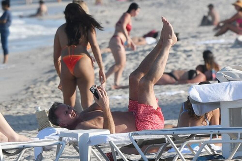 PROCURILO PREKO 70 PERVERZNIH PORUKA LJUBAVNICE I OŽENJENOG FRAJERA, SADRŽAJ BLUD I NEMORAL: Supruga OSRAMOĆENA