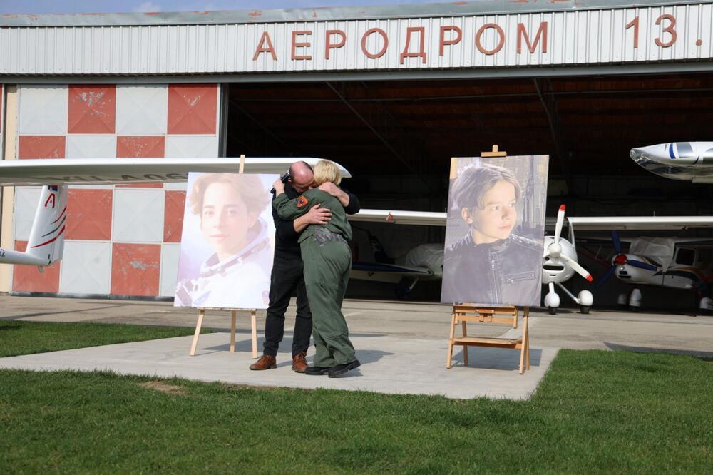 POTRESAN PRIZOR U ZEMUNU, RODITELJI OBELEŽILI ROĐENDAN DEČAKA UBIJENOG U RIBNIKARU: Od ovoga SUZE SAME LIJU (FOTO)