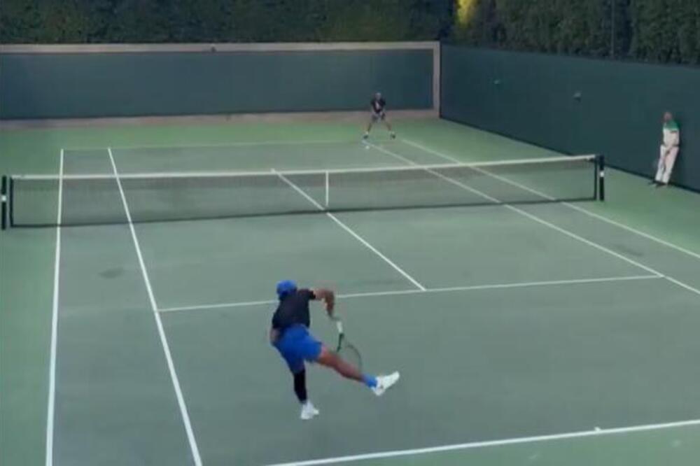 NIKO NE ZNA KO JE TENISER SA KOJIM ĐOKOVIĆ TRENIRA: Novaka je dobro oznojio! (VIDEO)