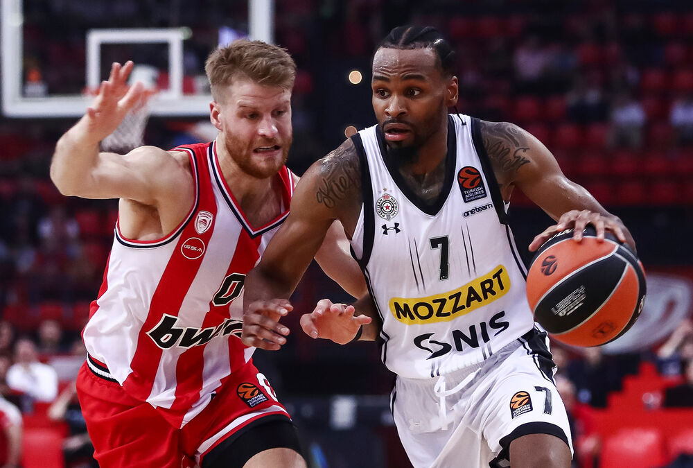 Kevin Panter i Tomas Vokap u duelu u Pireju