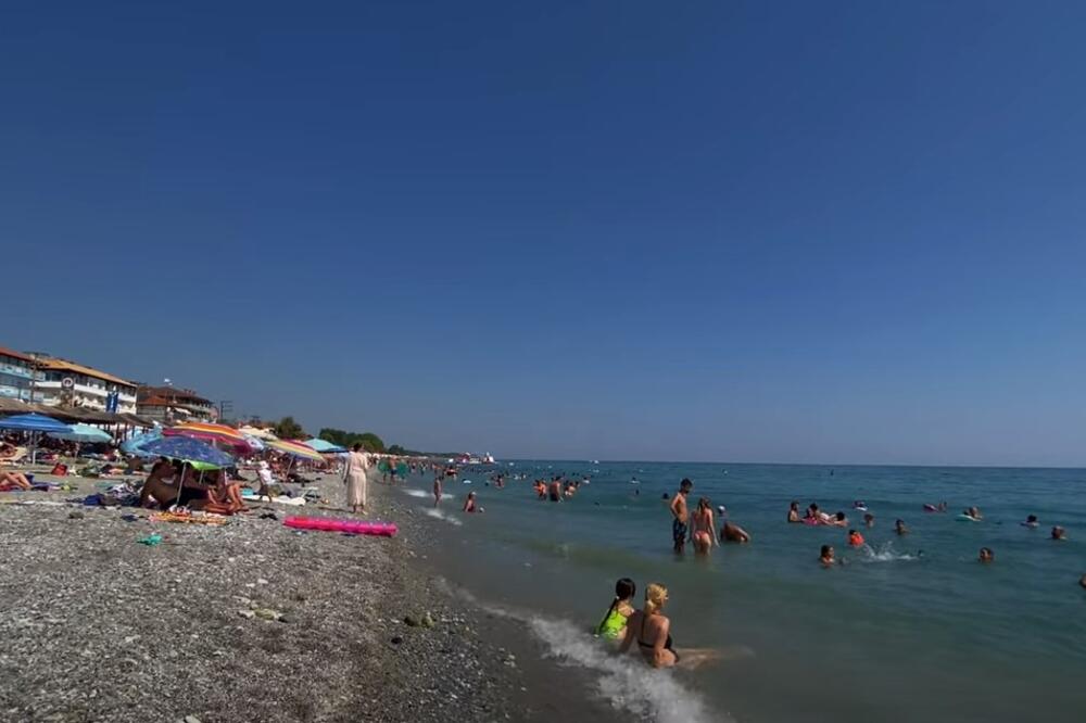 "Trava kao na pašnjaku, kamenje za kupus u buretu" Srbin ogorčen nakon letovanja u ovom delu Grčke: "Nikad više"