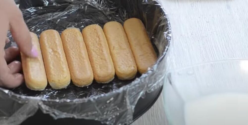 Umakanje piškota u mleko