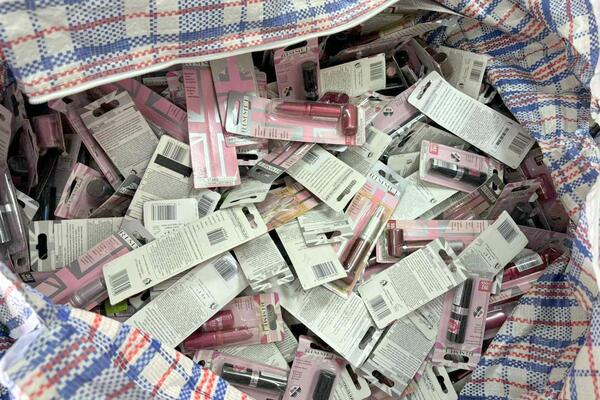 OVAKAV POKUŠAJ KRIJUMČARENJA JOŠ NISTE VIDELI: Carinici ISTOVARILI KOMBI, a ono što su NAŠLI je PROSTO NEVEROVATNO